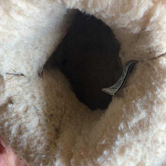 EUC BearPaw Victorian Suede Boots - Picture 4 of 16